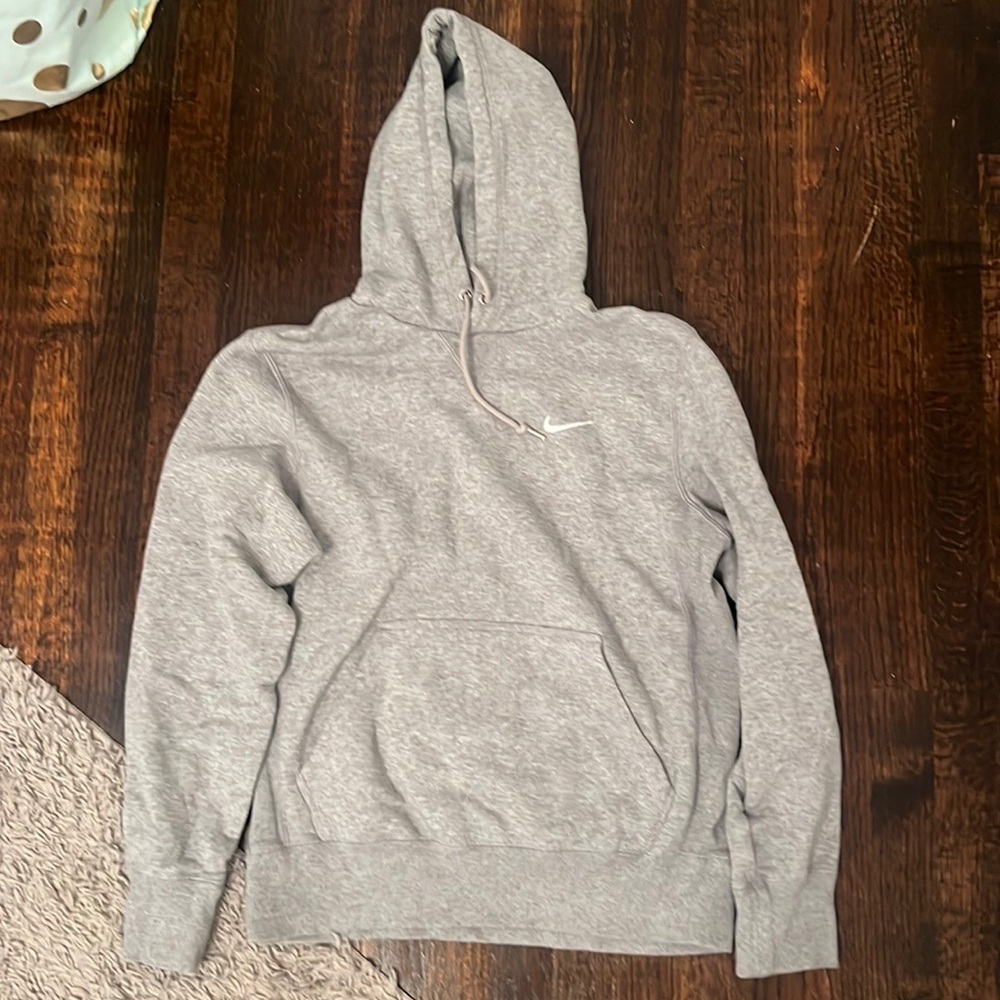 grey nike sweatshirt